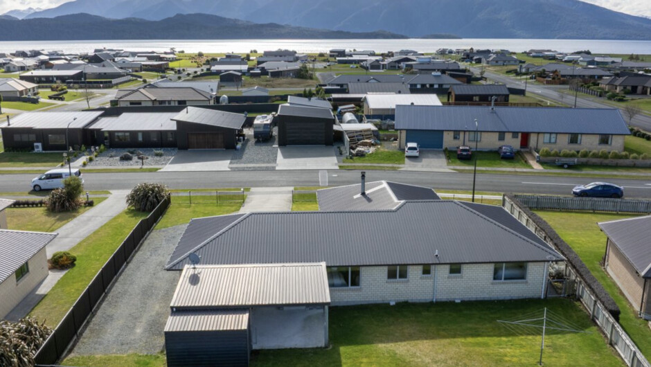 Fiordland Vista Lodge - Te Anau Holiday Home