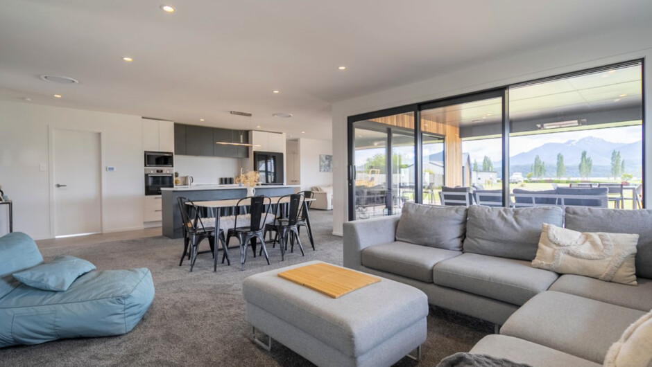 Breaksea Basecamp - Te Anau Holiday Home