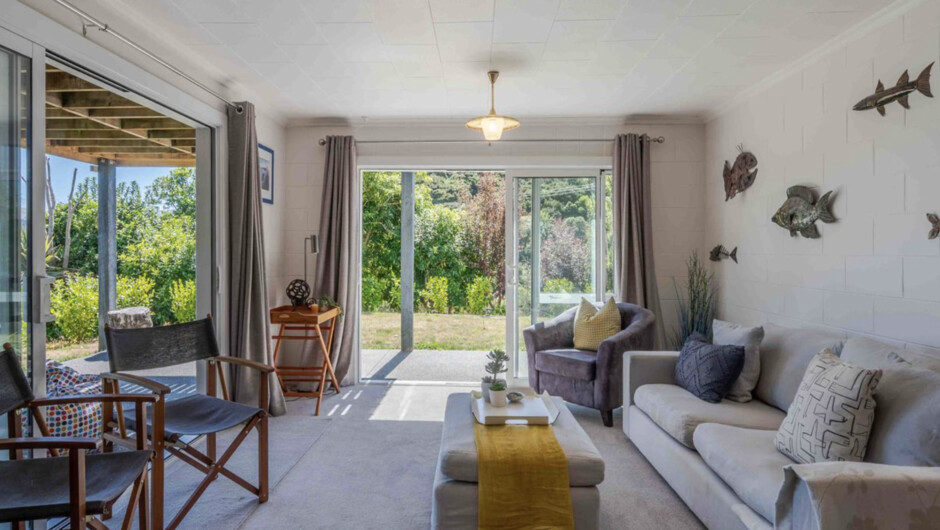 Cliffside - Akaroa Holiday Home