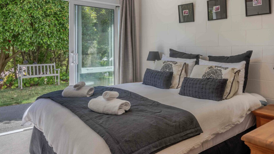Cliffside - Akaroa Holiday Home