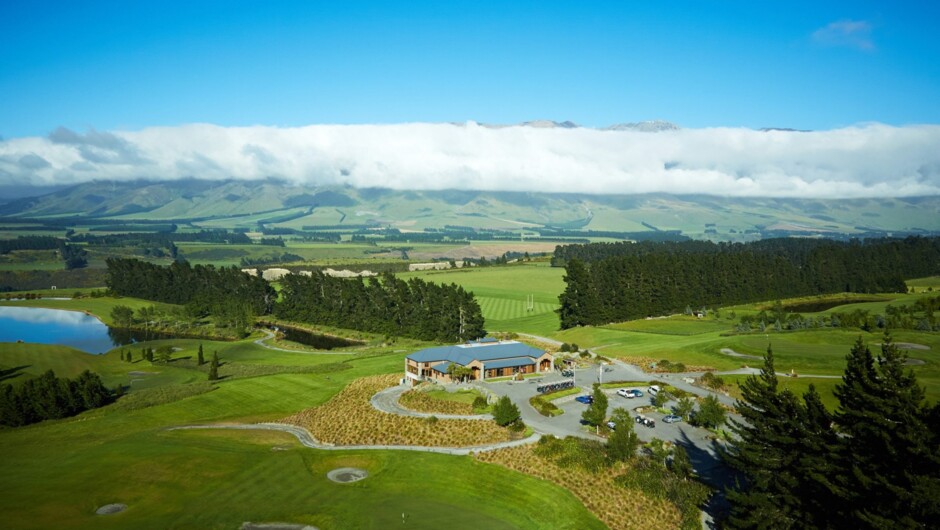 Opuke Thermal Spa clubhouse and lounge