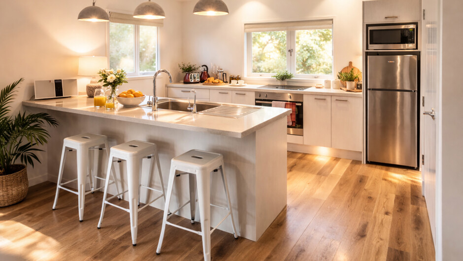 Private guesthouse accommodation offering spacious living, a full kitchen and the freedom to enjoy the Bay of Islands at your own pace.