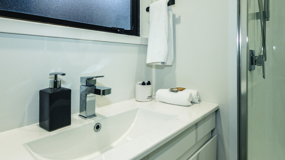 Alpine Chalets Mountain View Executive - Bathroom detail