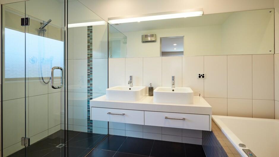 Apartment Ensuite with Spa bath