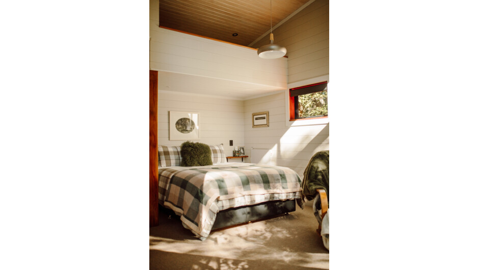 Sleep Treehouse with Queen bed and single bed on Mezzanine/Loft