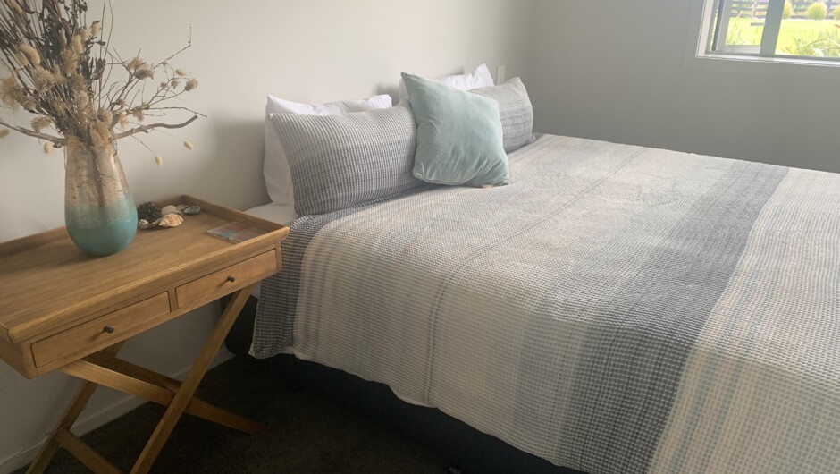 Sea view room can be added to the Harbour view suite, sharing the ensuite. Making it more economical for friends or family travelling together. Also sharing the deck, perfect for afternoon/ evening drinks while sharing a pizza from Luke's Kitchen.