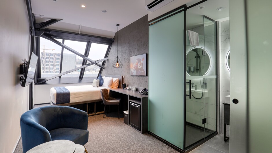 Our Business Queen rooms feature a queen-sized bed for business travellers who require comfortable stay.