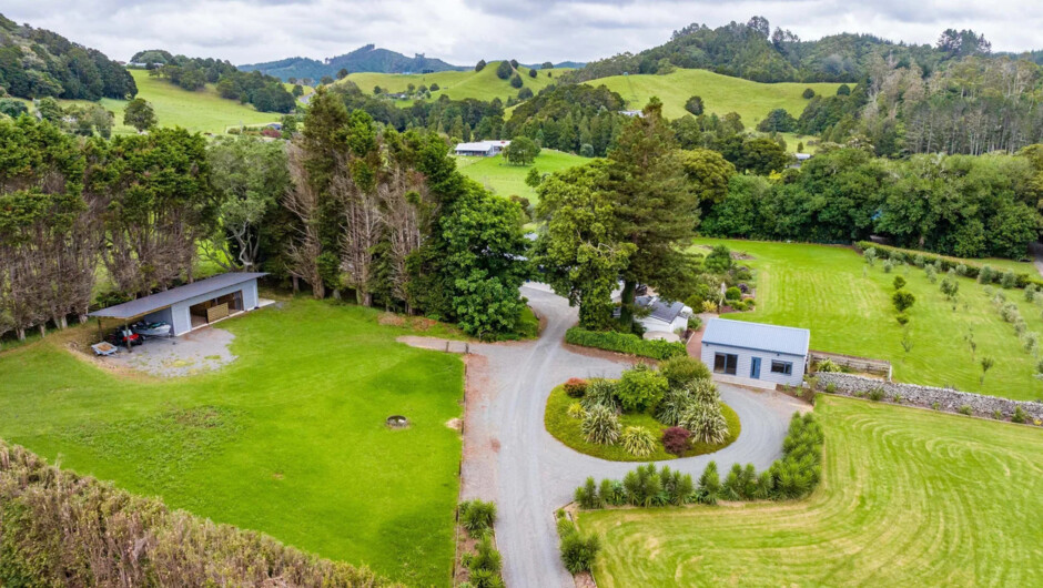 Stables &amp; paddock