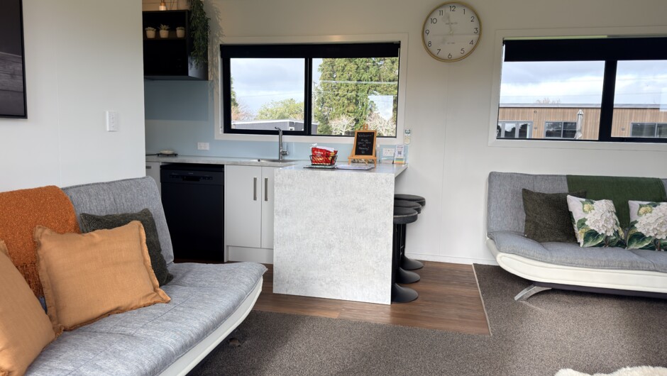 Peachy’s living room and kitchen