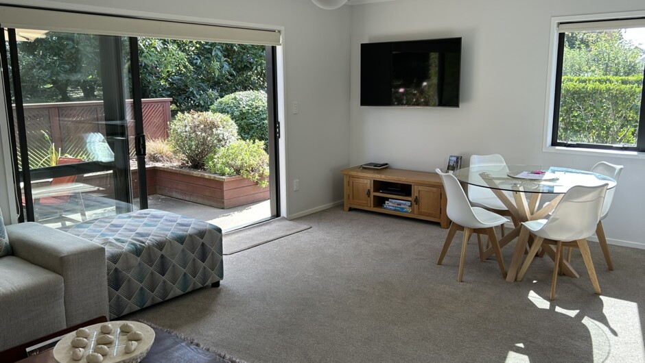 Lounge Area 2