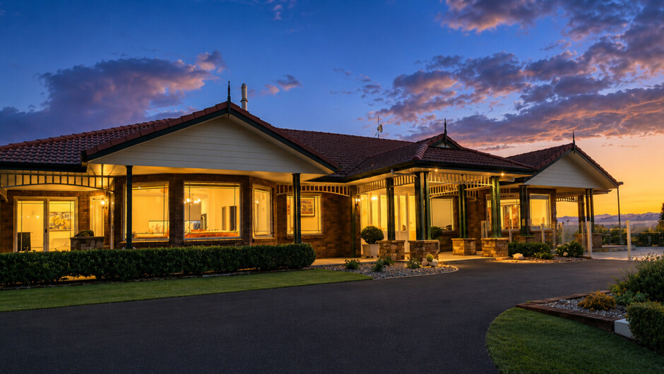Tauranga Country Lodge at Dusk