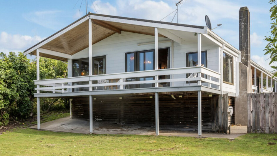Lakefront Gem - Kuratau Holiday Home
