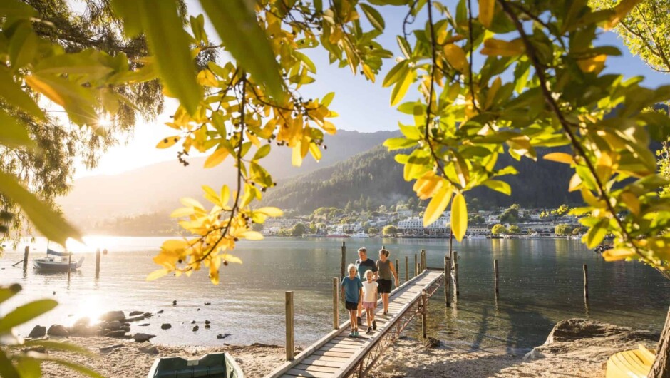 Queenstown: Family on Pier