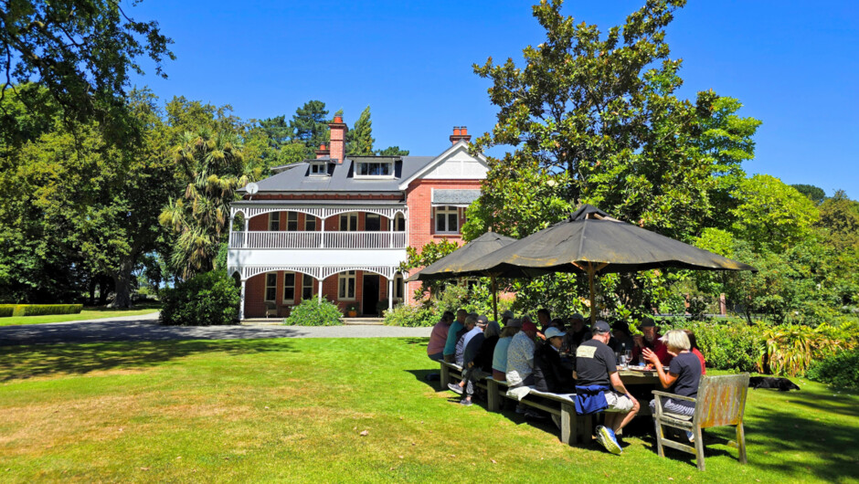 Private lunch with Di and Ian, Akaunui Farm Homestead