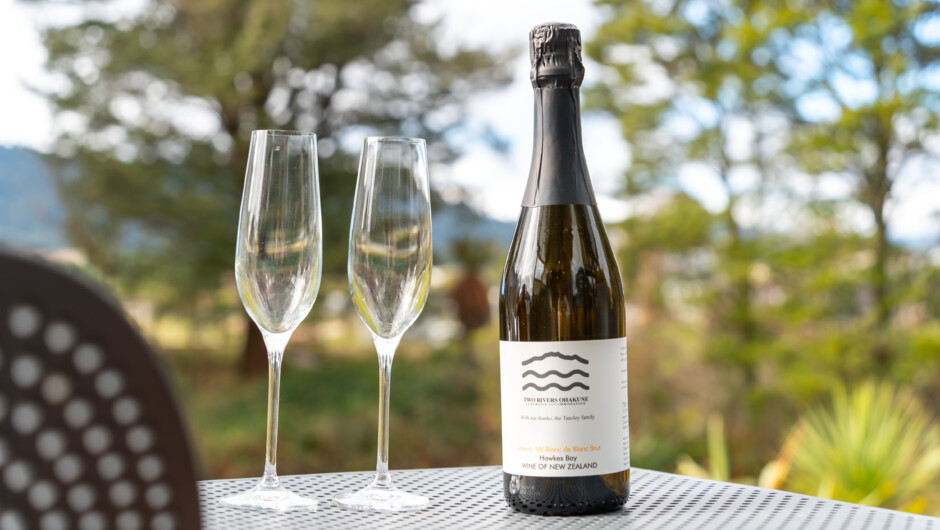 Sip a glass of wine as evening settles over the rivers, then drift off to sleep in luxury and wake to the beauty of Tongariro.