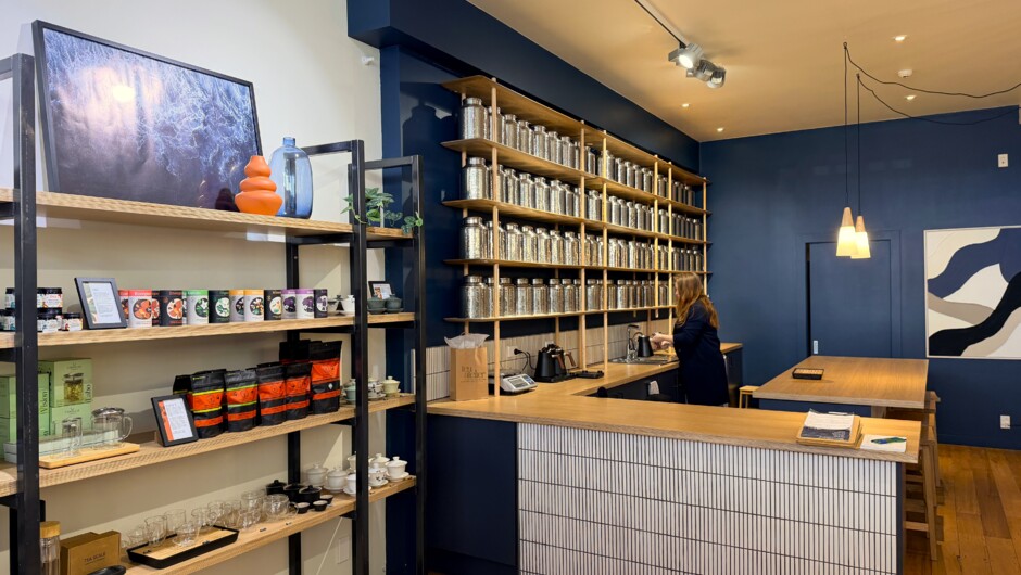 A guided tea tasting lesson