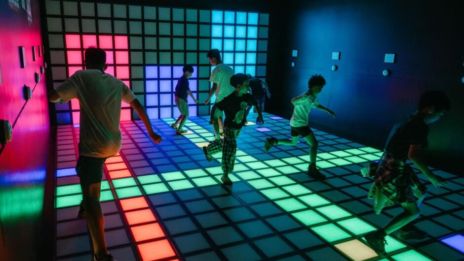 Running Grid original floor is lava experience
