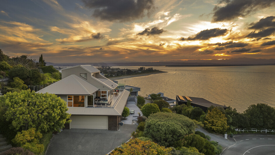 Aquavista - Nelson Waterfront Home