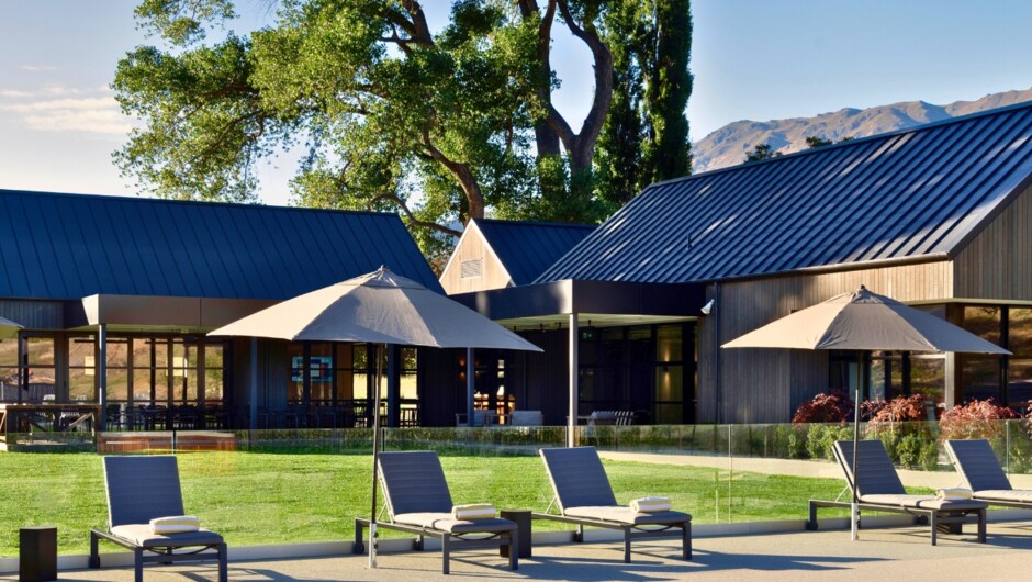 On-site Clubhouse with Restaurant, gym, Pro Shop and pool facilities