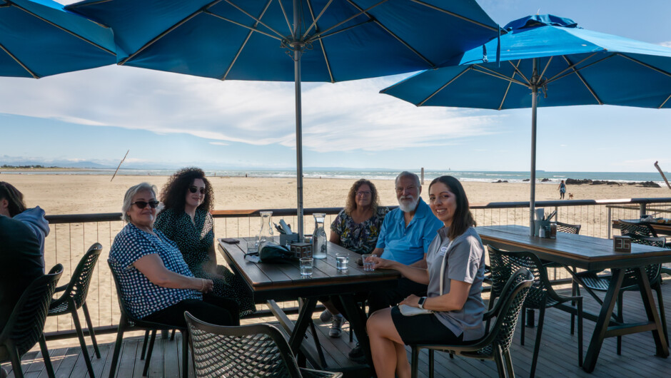 Cafe in Sumner by the beach