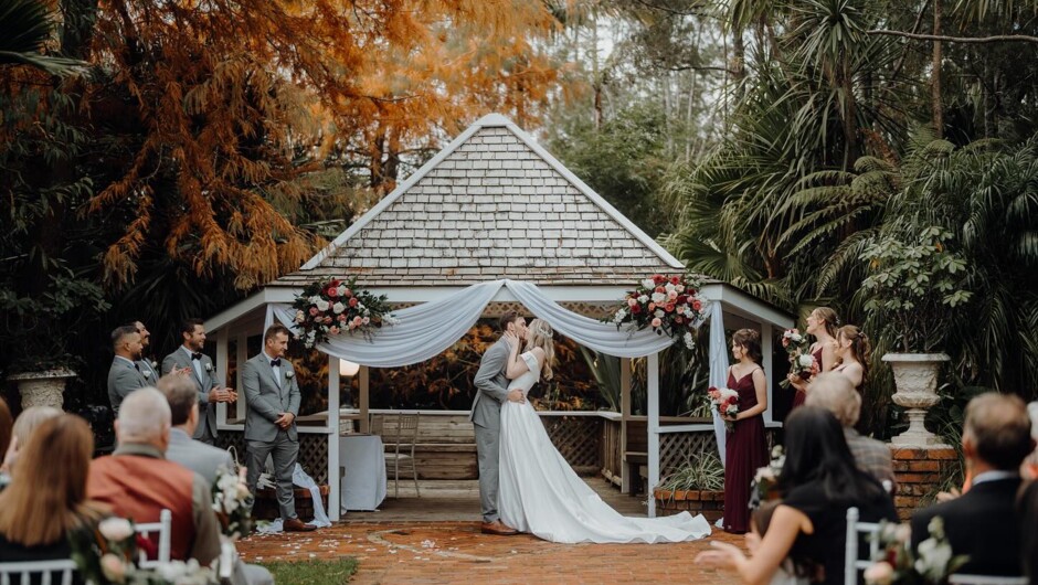 The Palm Isle Autumn wedding ceremony in Auckland wedding garden