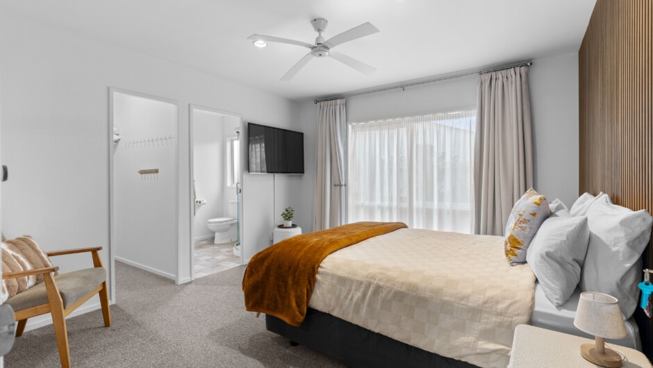 2 Bedroom 2 Bathroom Ensuite Apartment.
6 Bedroom 6 Bathroom Ensuite House.