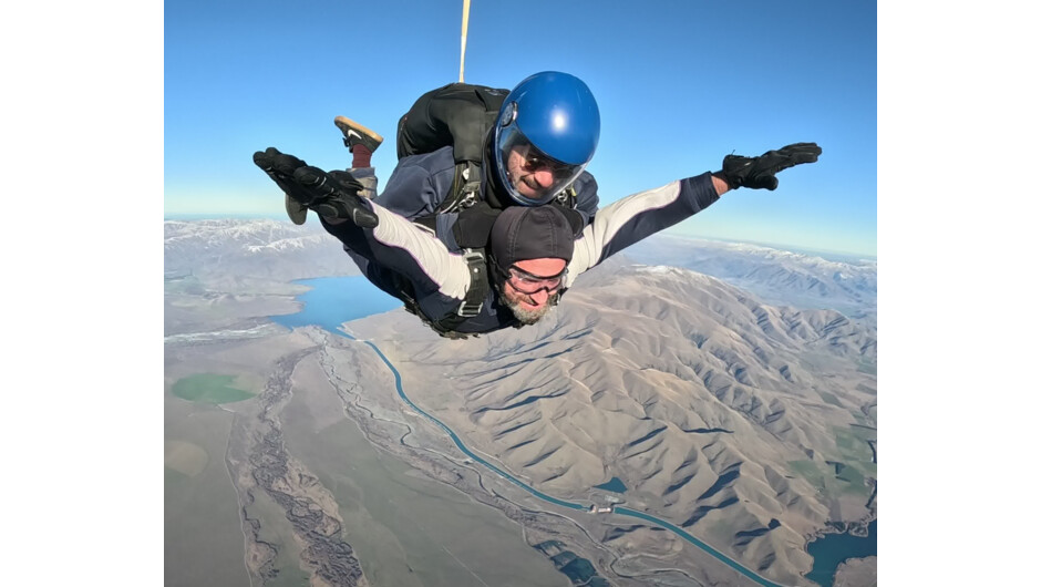 How long is the freefall for a 16,500ft skydive in New Zealand? A 16,500ft tandem jump with Skydive Mount Cook provides approximately 60 to 65 seconds of freefall before canopy deployment over Pukaki.