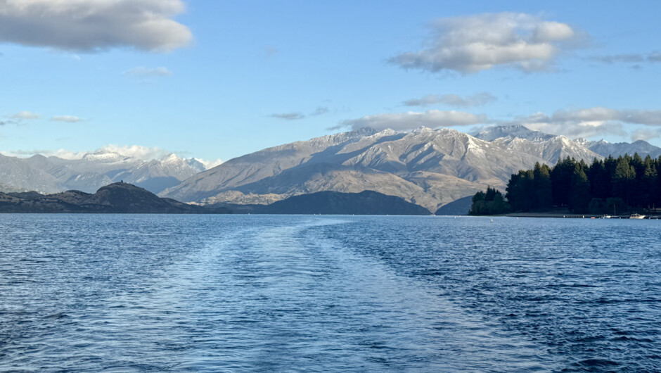 Leaving the crowds behind on Lake Wānaka