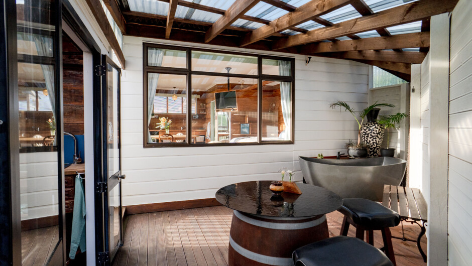 Cook dinner in the fully equipped kitchen while enjoying your aperitif on the private deck in front
