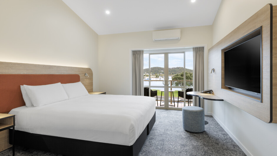Superior Harbourview - King