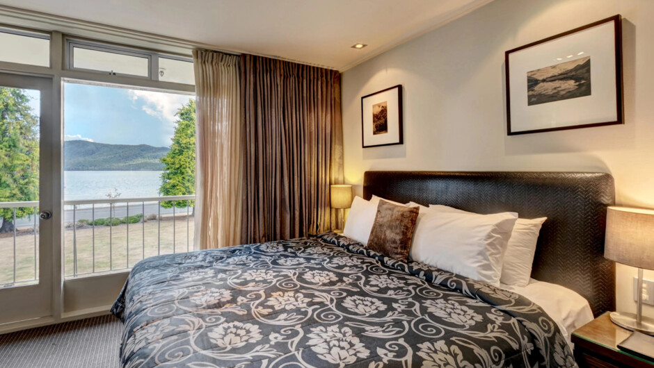 Deluxe Lakeview Suite