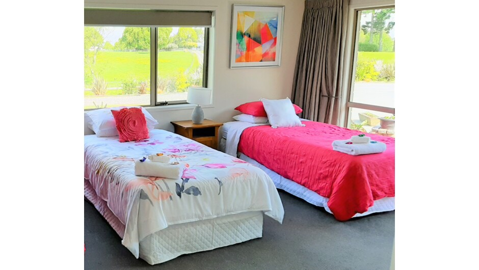 Twin guest room