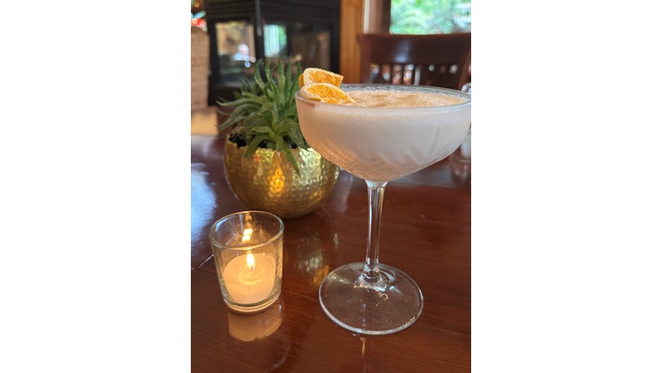 From your first coffee to sunset cocktails and decadent desserts, discover all-day dining beside our tranquil lagoon.
