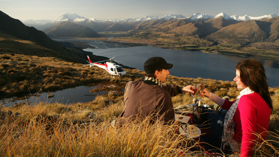 フンボルト山脈の山間でピクニック