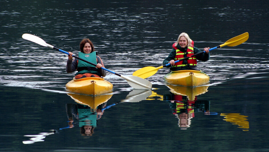 在马尔堡峡湾划皮划艇