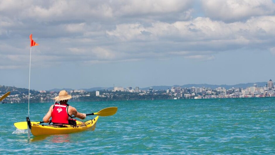 サミット・ツアーでランギトト島へ