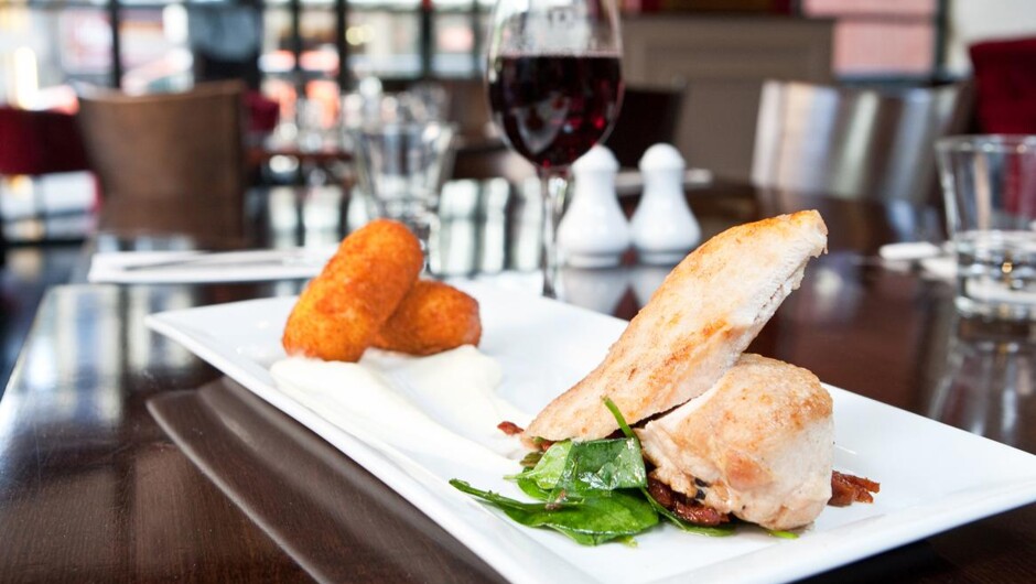 亚伯塔斯曼酒店-169小酒馆