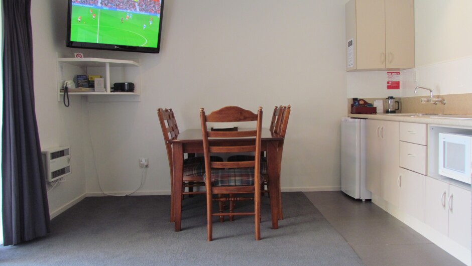 Amber Court Motel Two Bedroom Apartment - perfect for families or friends travelling together