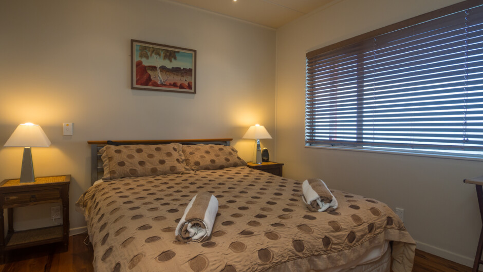 パシフィック・ブルー・アパートメントの主寝室