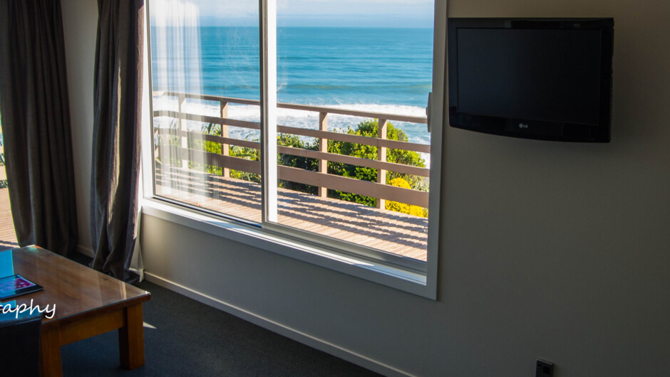 Breakwater suite with views to Tasman Sea