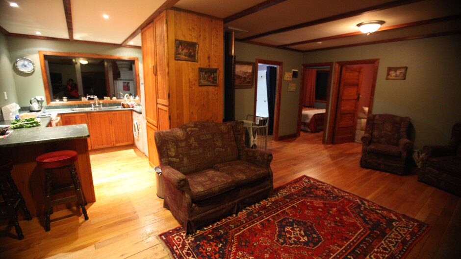 Enjoy relaxing & looking at the views in the Waiau 2 bedroom Chalet with full kitchen and washing machine.  Prefect for families with small children sleeps 4 or 2 adults and 3 children.