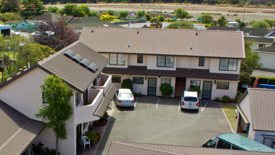 Overview of the complex, with the back beach in the background, free carparking close to your unit.