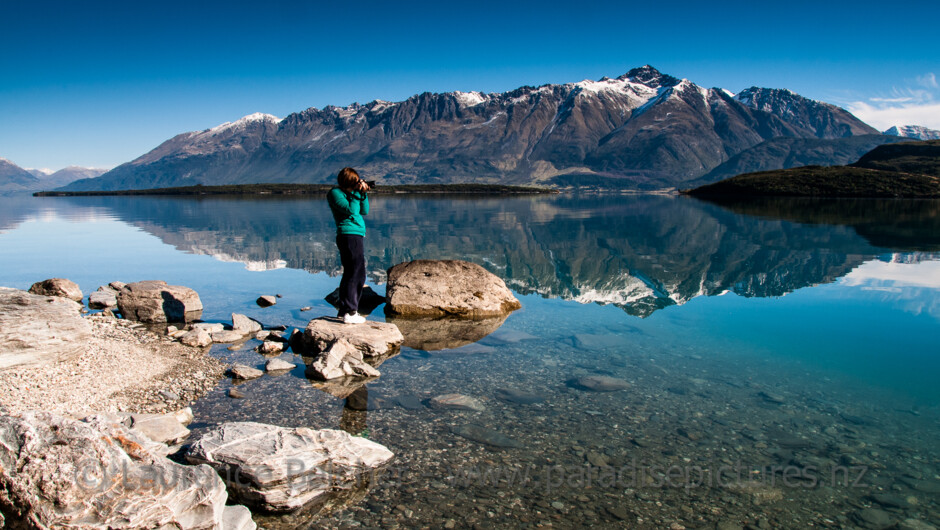 冬の静かな湖面は鏡のよう
