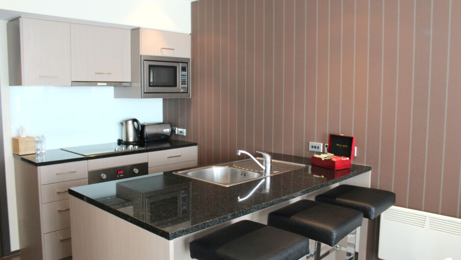 kitchen 6 bedroom apartment