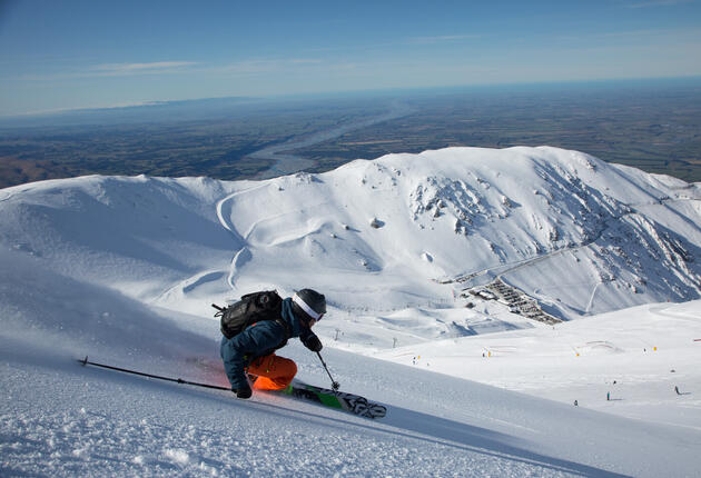カンタベリーに冬が訪れると、「ビッグ・マウンテン」が賑わいます。全国でも特に雪質の優れたこのスキー場は標高2086mに位置し、面積365ヘクタールと広大です。