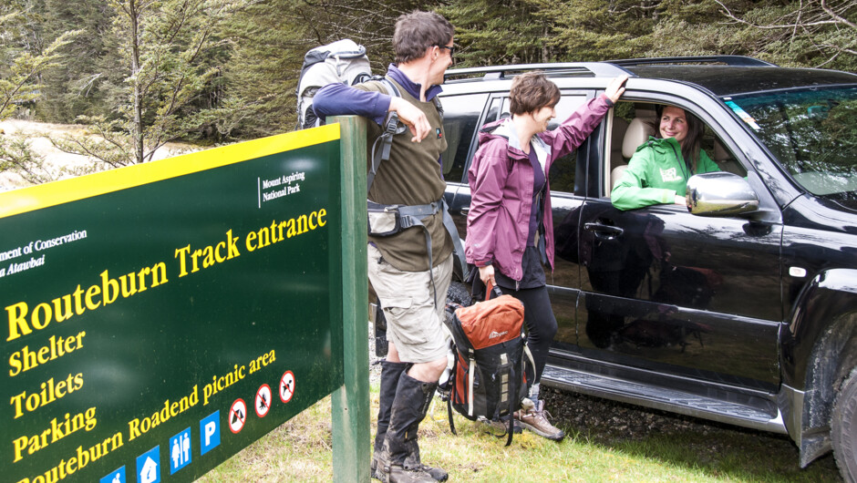 お客様の旅程に合わせて車を移動します。