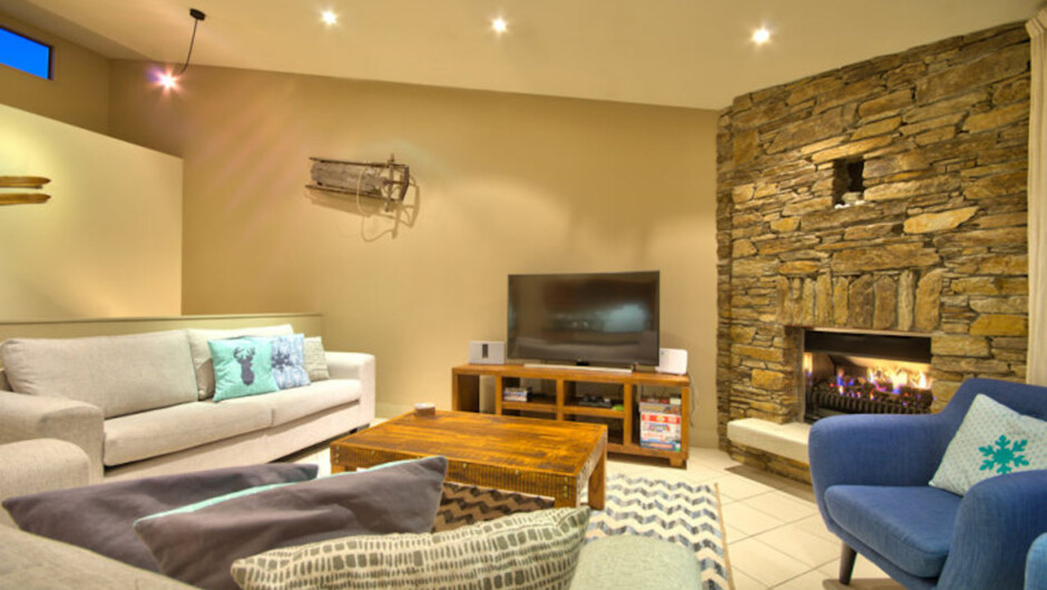 Cozy living with fireplace