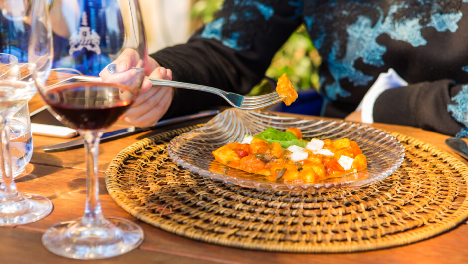Gourmet food and wine experiences with Fine Art Tours NZ