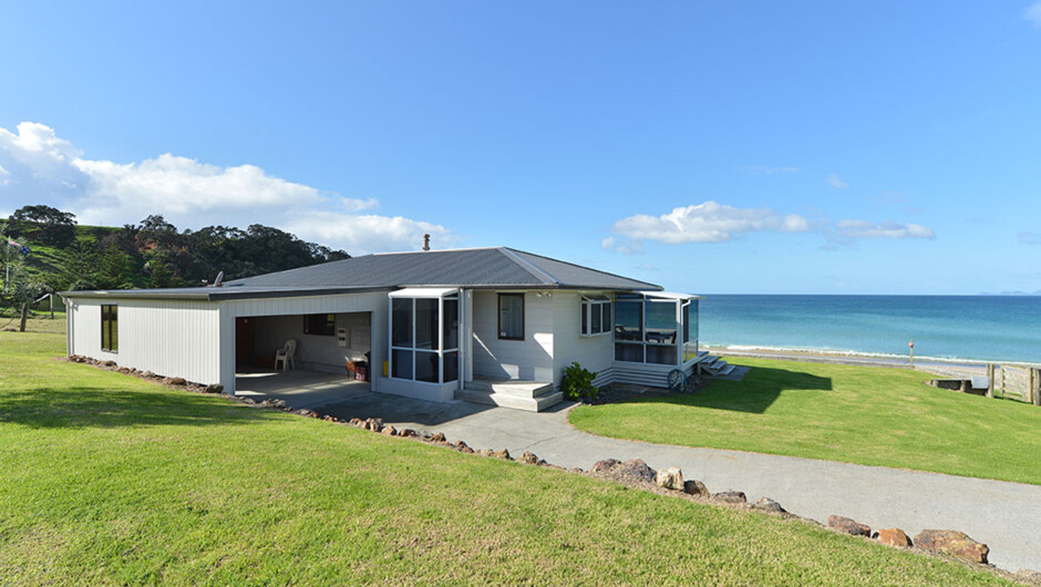 Baywatch holiday home offers three bedrooms and all the amenities of home with ample room for tents/caravans/campervans