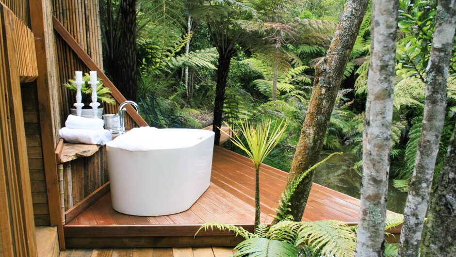 Relax in total privacy in the pure rainwater forest spa bath.  Listen to the water trickling down the waterfall as you unwind.  Outdoor lighting ensures a beautiful experience in this private forest setting, from early evening on.
